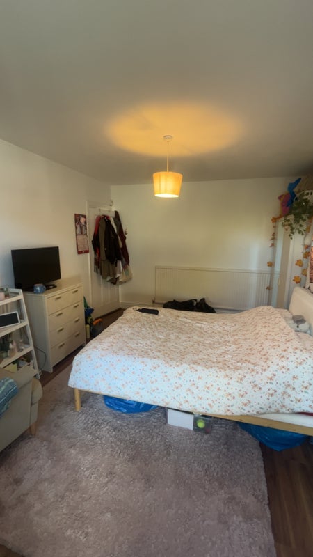 Room Arnfield Road in Manchester