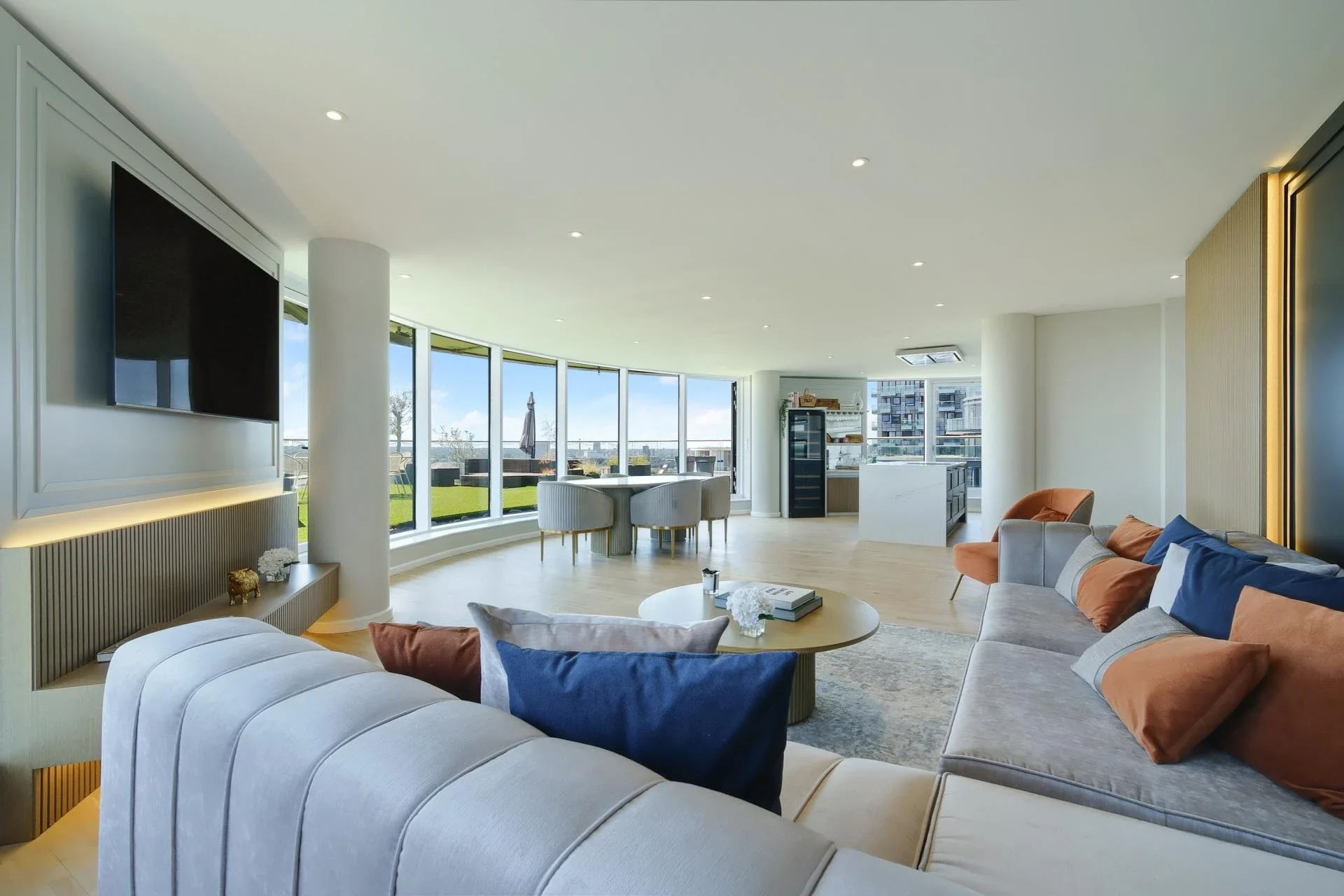 Flat Millharbour in Greater London