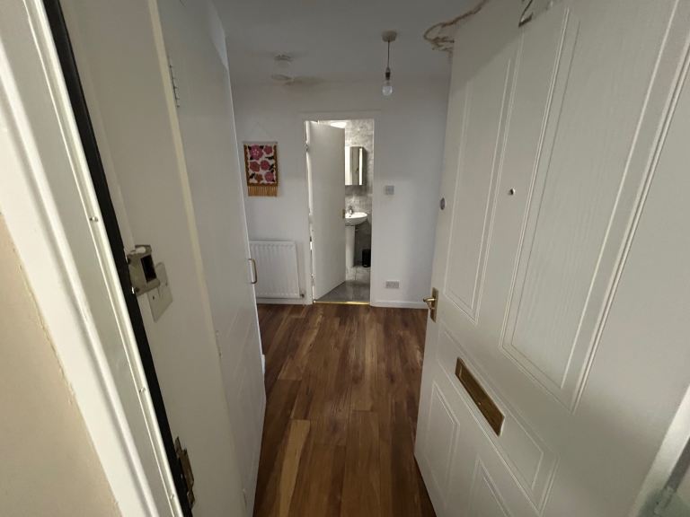 Flat Middlesex Gardens in Glasgow