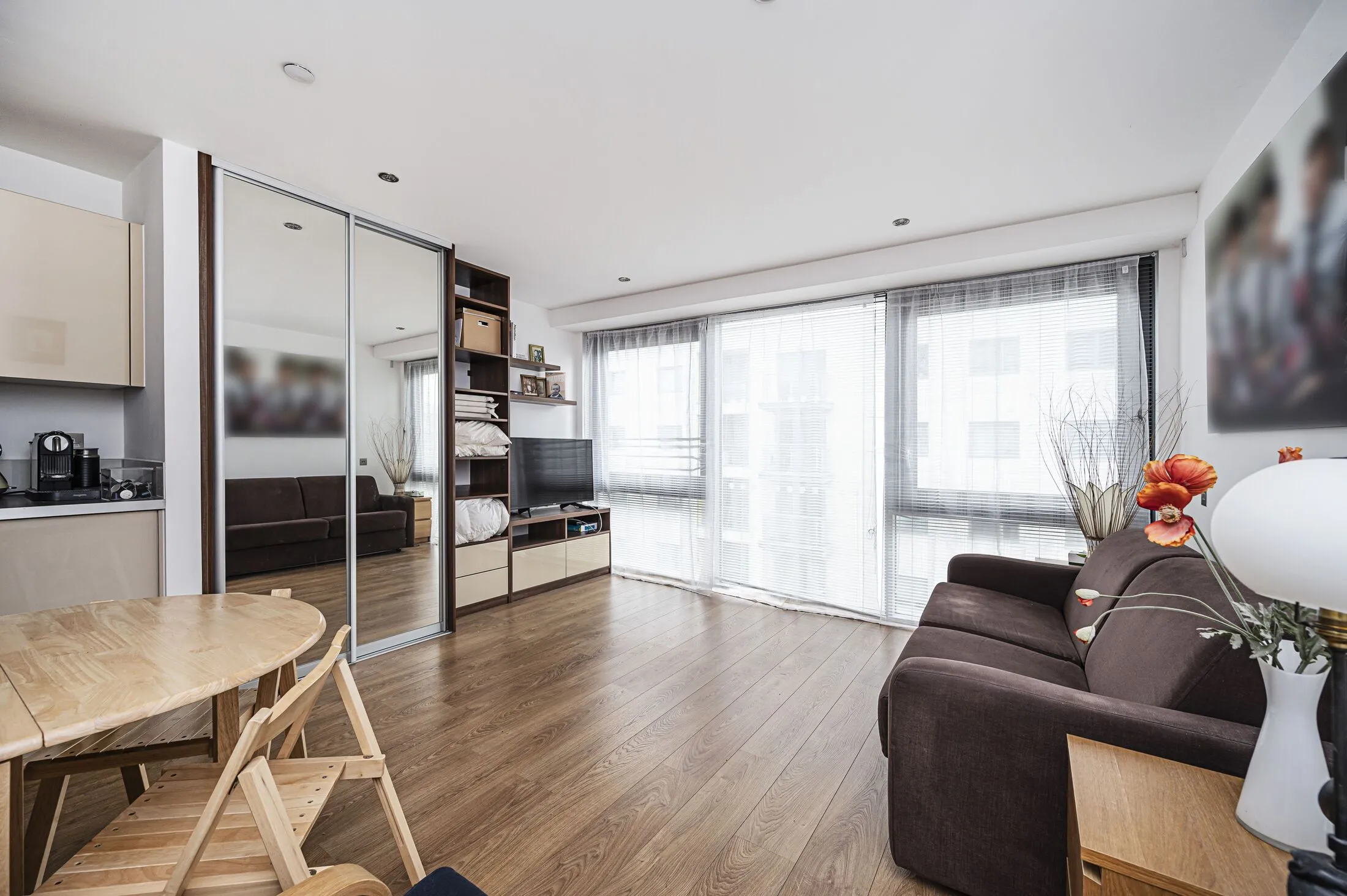 Flat Aqua Vista Square in Greater London