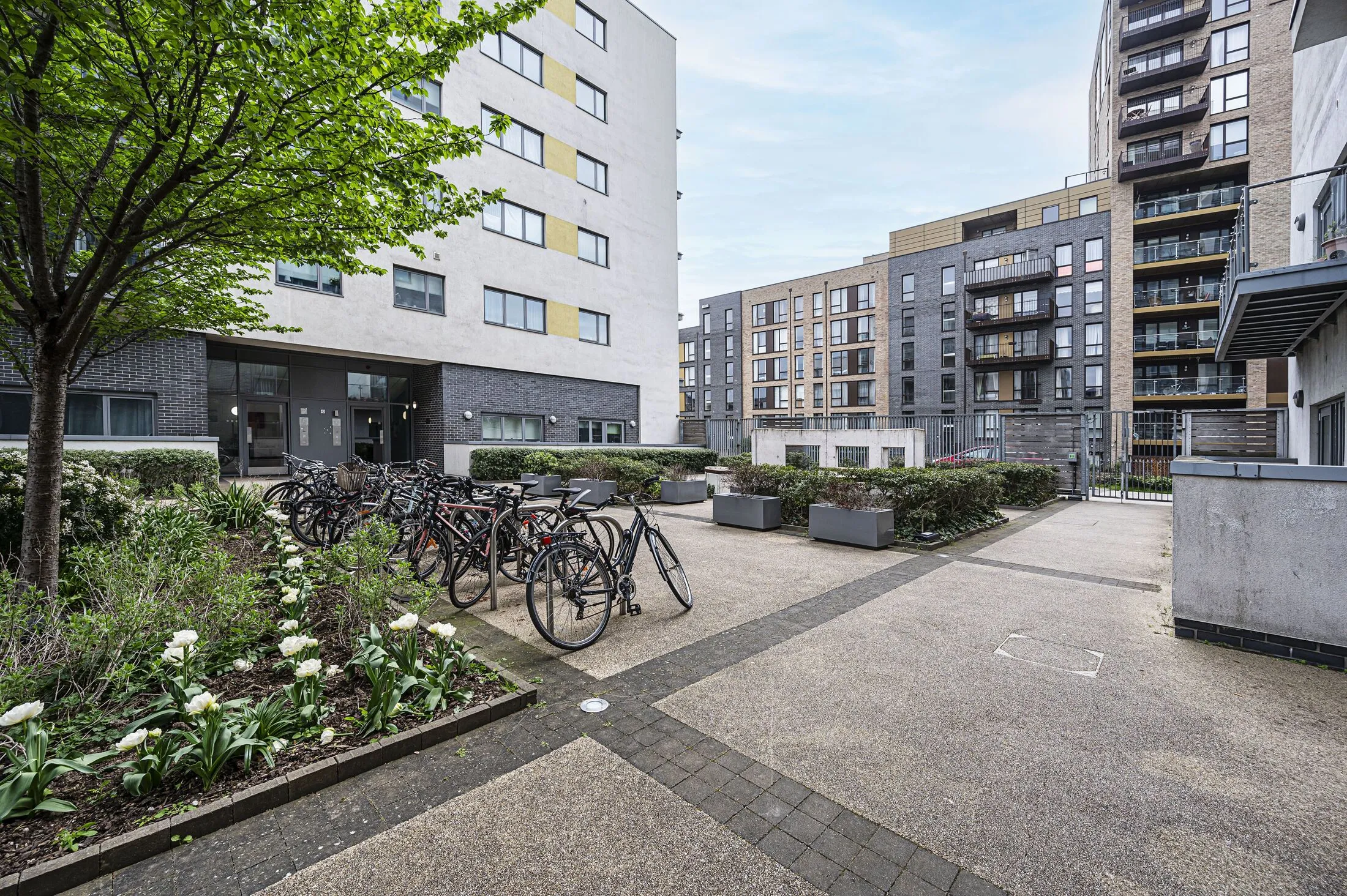Flat Aqua Vista Square in Greater London