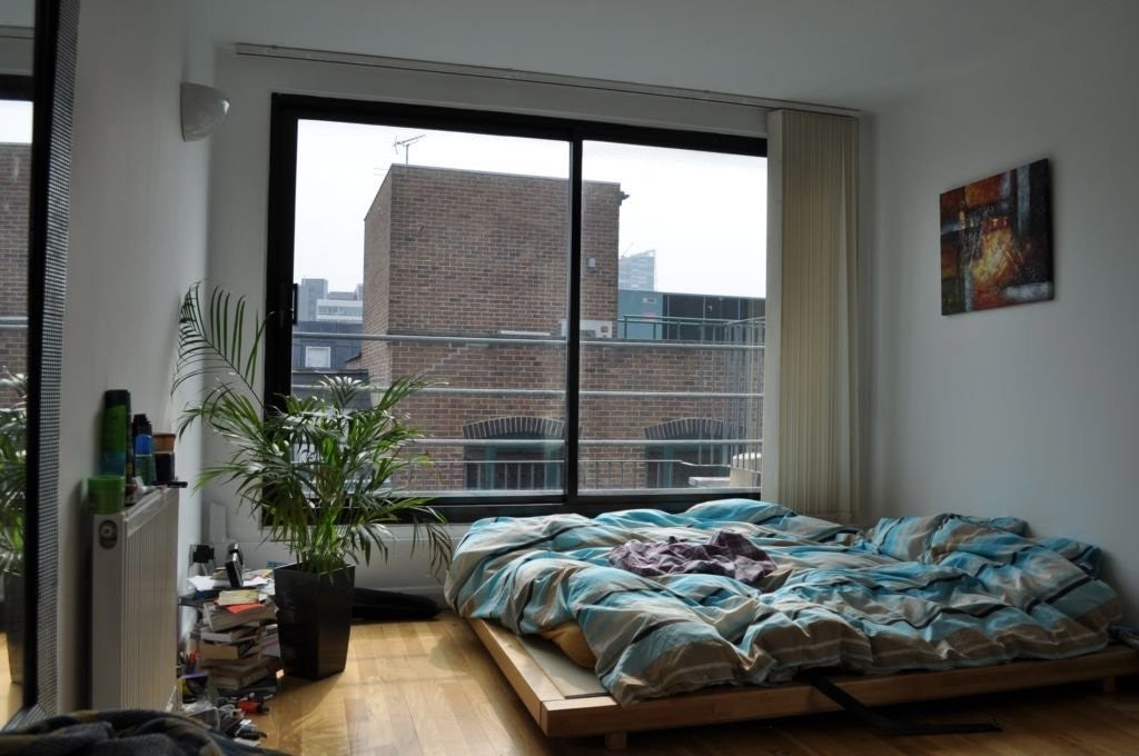 Flat Christina Street in Greater London