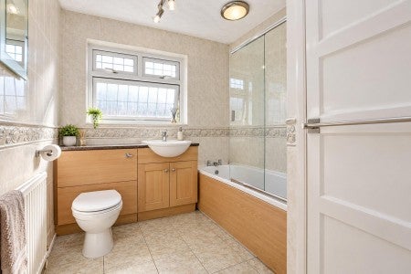 House Chadville Gardens in Greater London