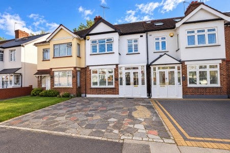 House Chadville Gardens in Greater London