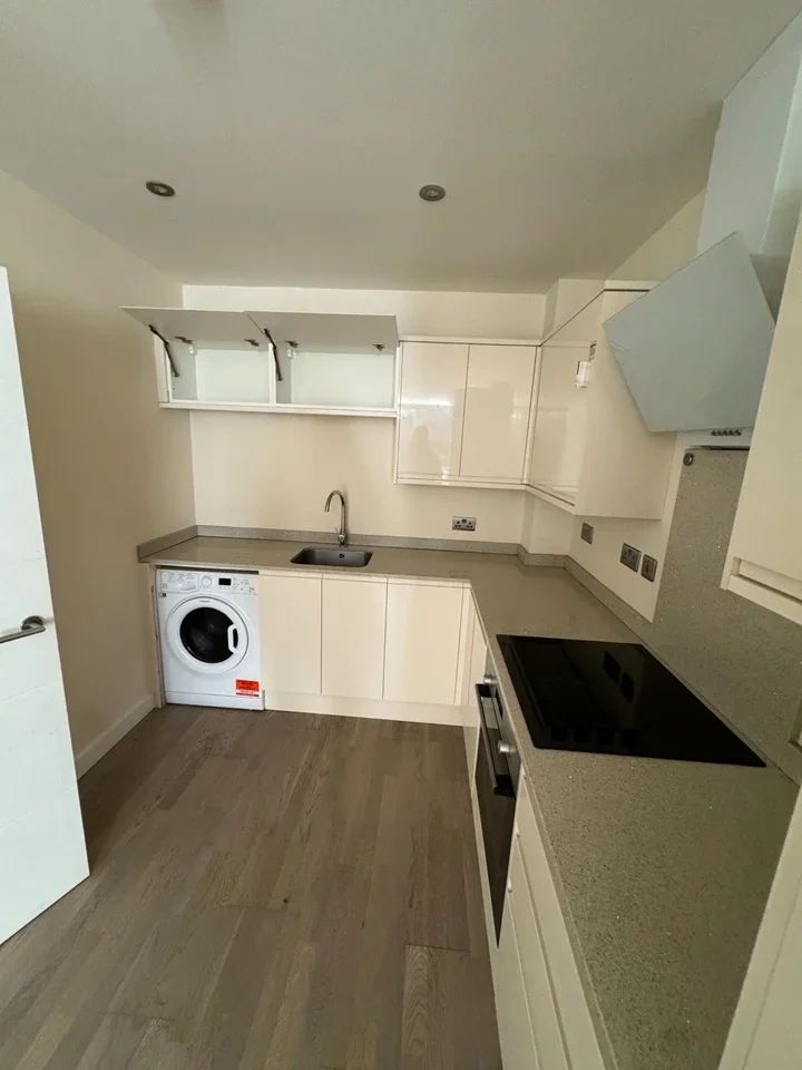 Flat Cleeve Road in Mole Valley