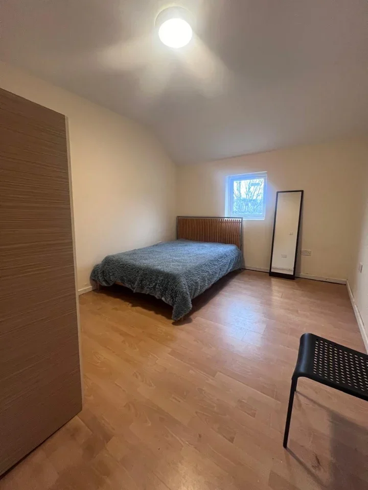 Room Ley Street in Greater London
