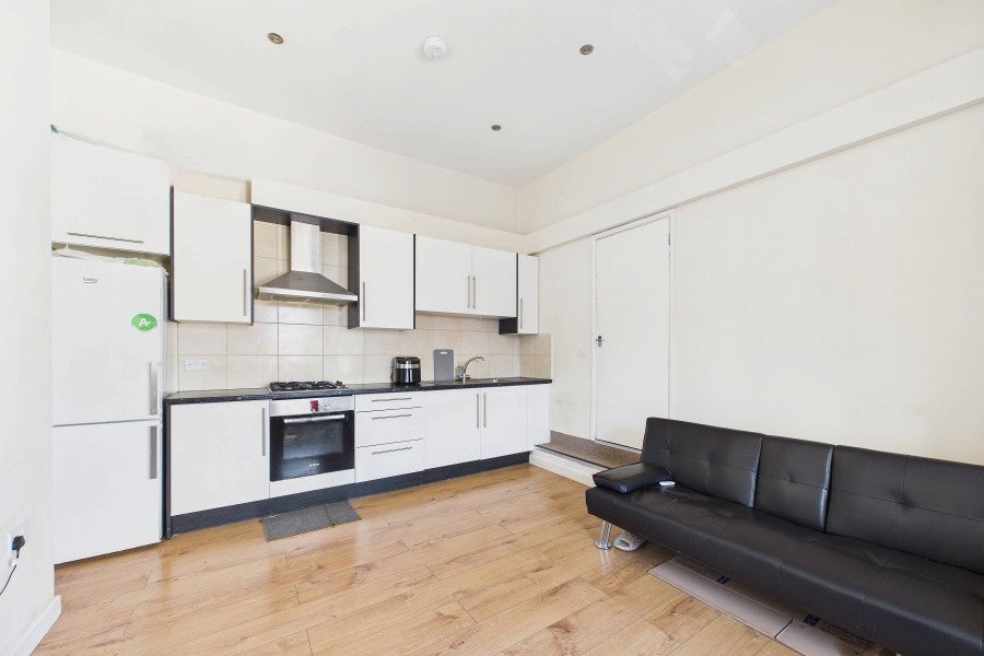 Flat Queens Road in Rushmoor