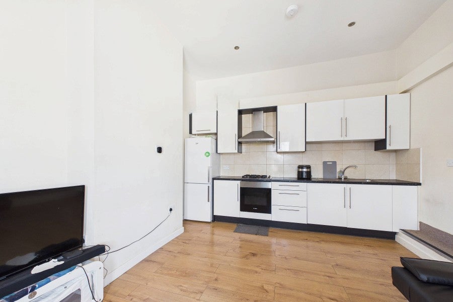 Flat Queens Road in Rushmoor