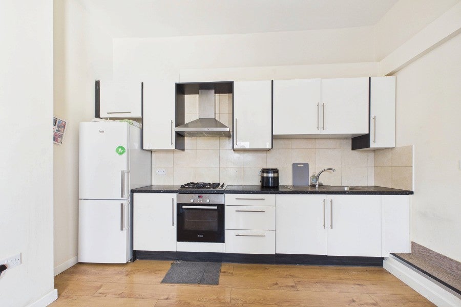 Flat Queens Road in Rushmoor