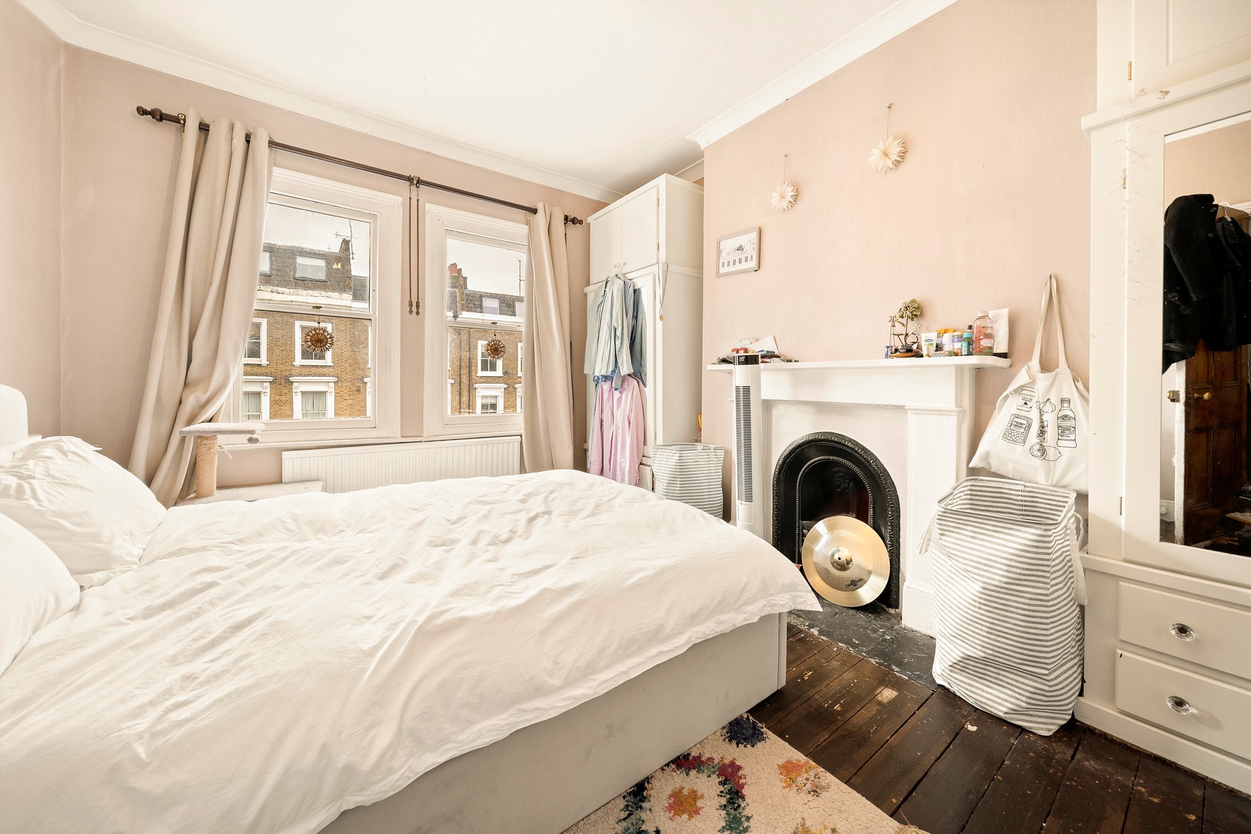 Flat Blake Gardens in Greater London