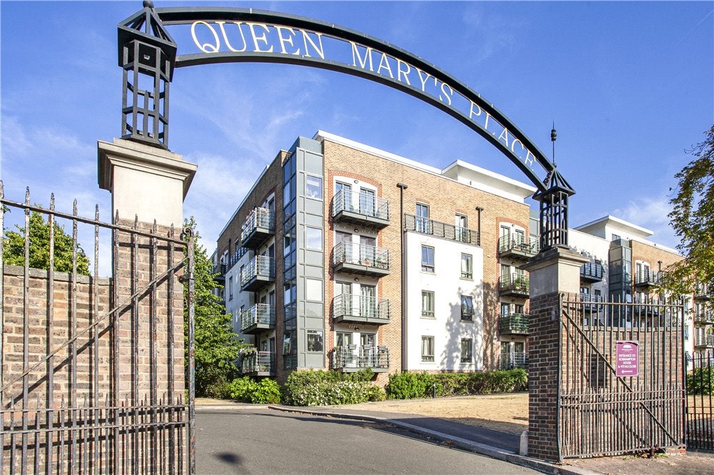 Flat Vitali Close in Greater London
