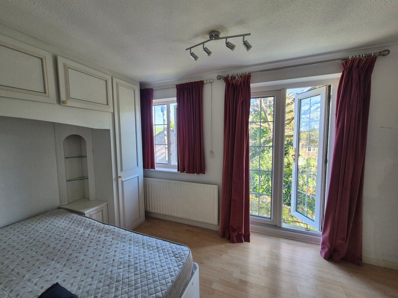 Room Collins Cross in East Hertfordshire
