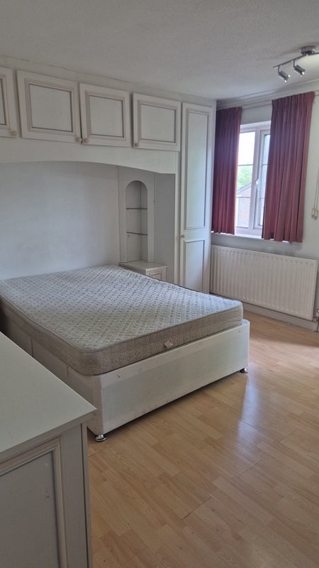 Room Collins Cross in East Hertfordshire