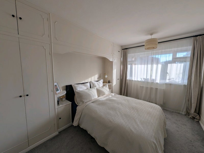 Flat Sylvan Road in Greater London