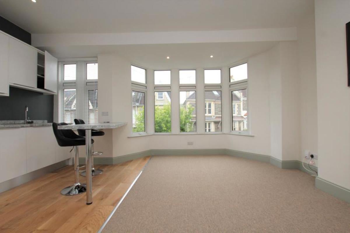 Flat Cranbrook Road in Bristol