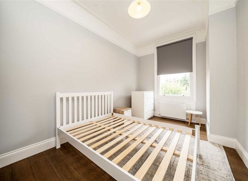 Flat Ridgmount Gardens in Greater London