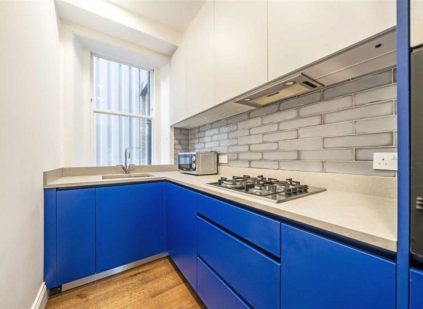 Flat Ridgmount Gardens in Greater London