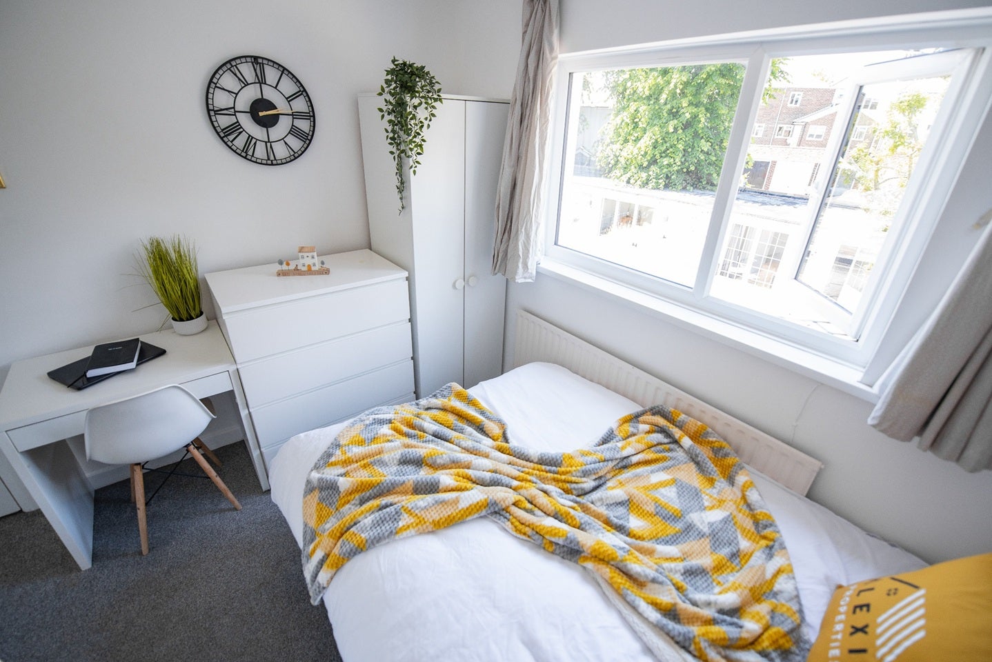 Room Castle Road in Portsmouth