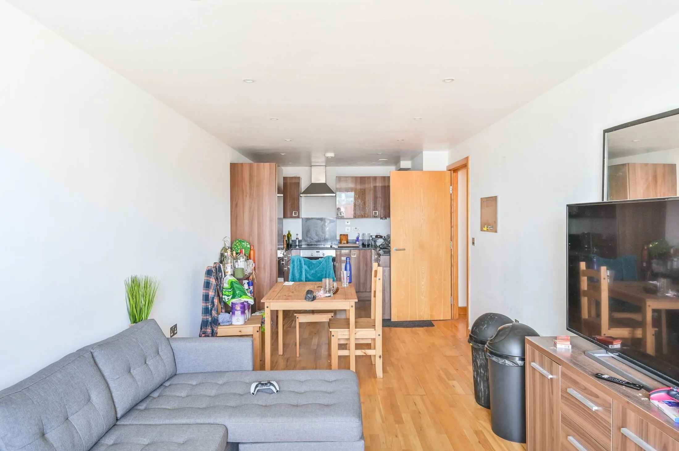 Flat Thomas Road in Greater London