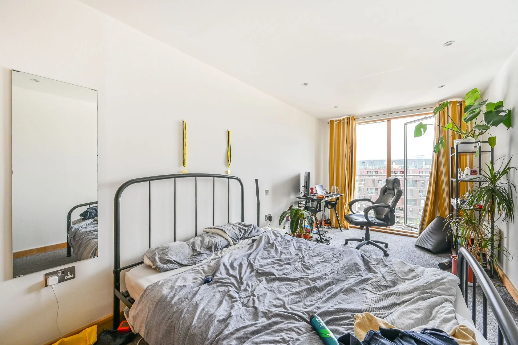 Flat Thomas Road in Greater London