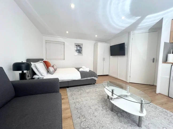 Room St James's Square in City of Westminster