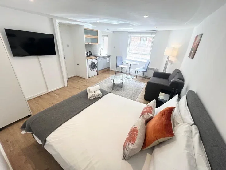 Room St James's Square in City of Westminster