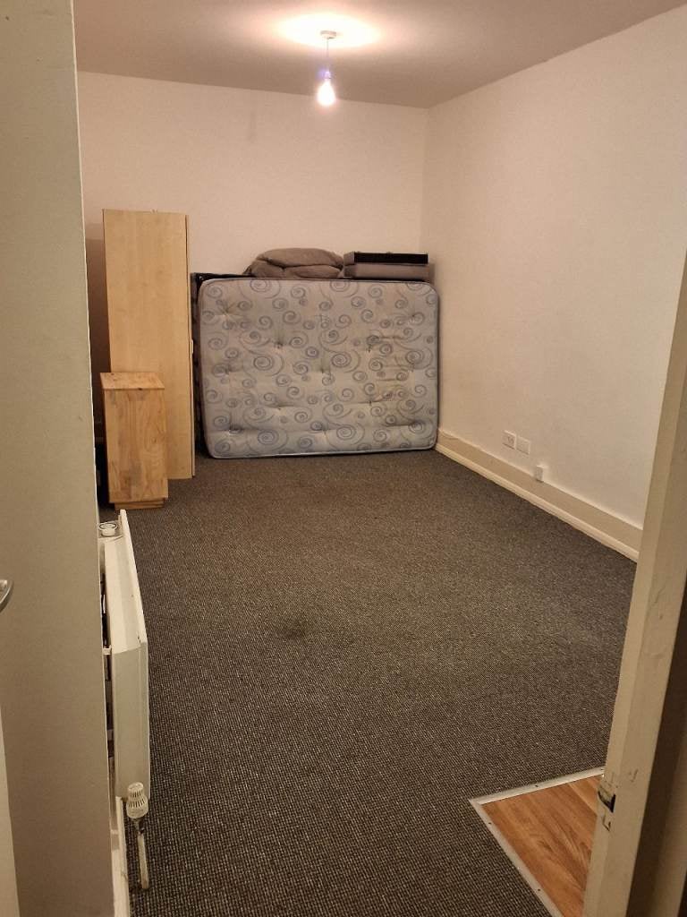 Flat Falkland Road in Greater London