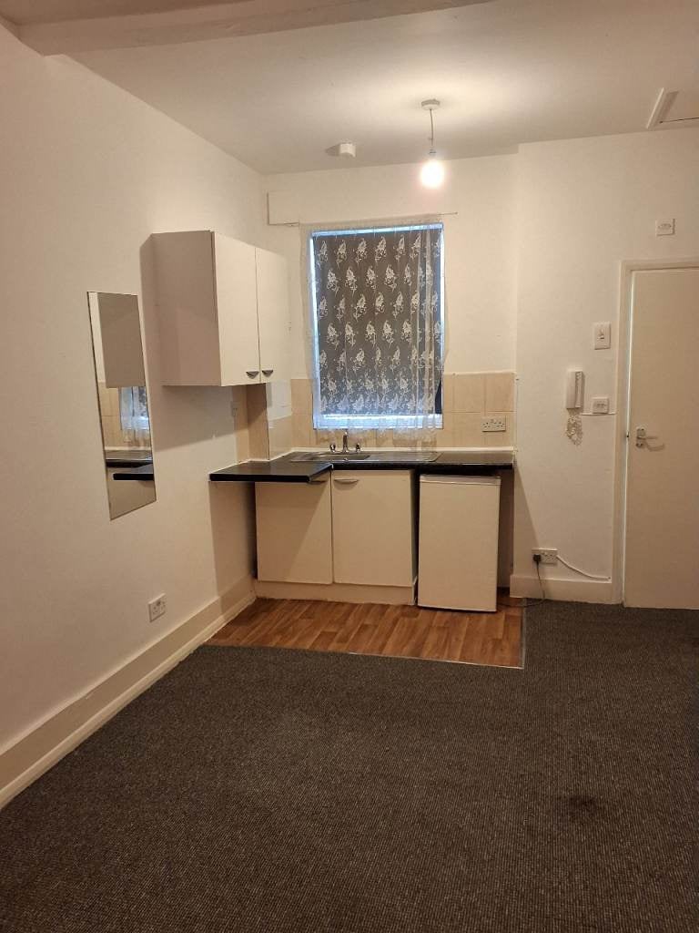 Flat Falkland Road in Greater London
