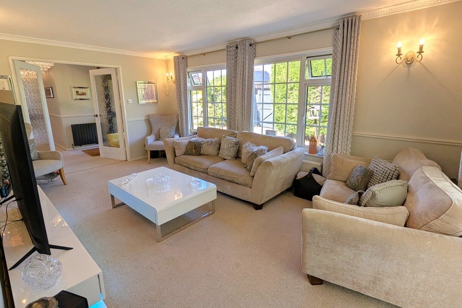 House Malthouse Lane in Surrey Heath