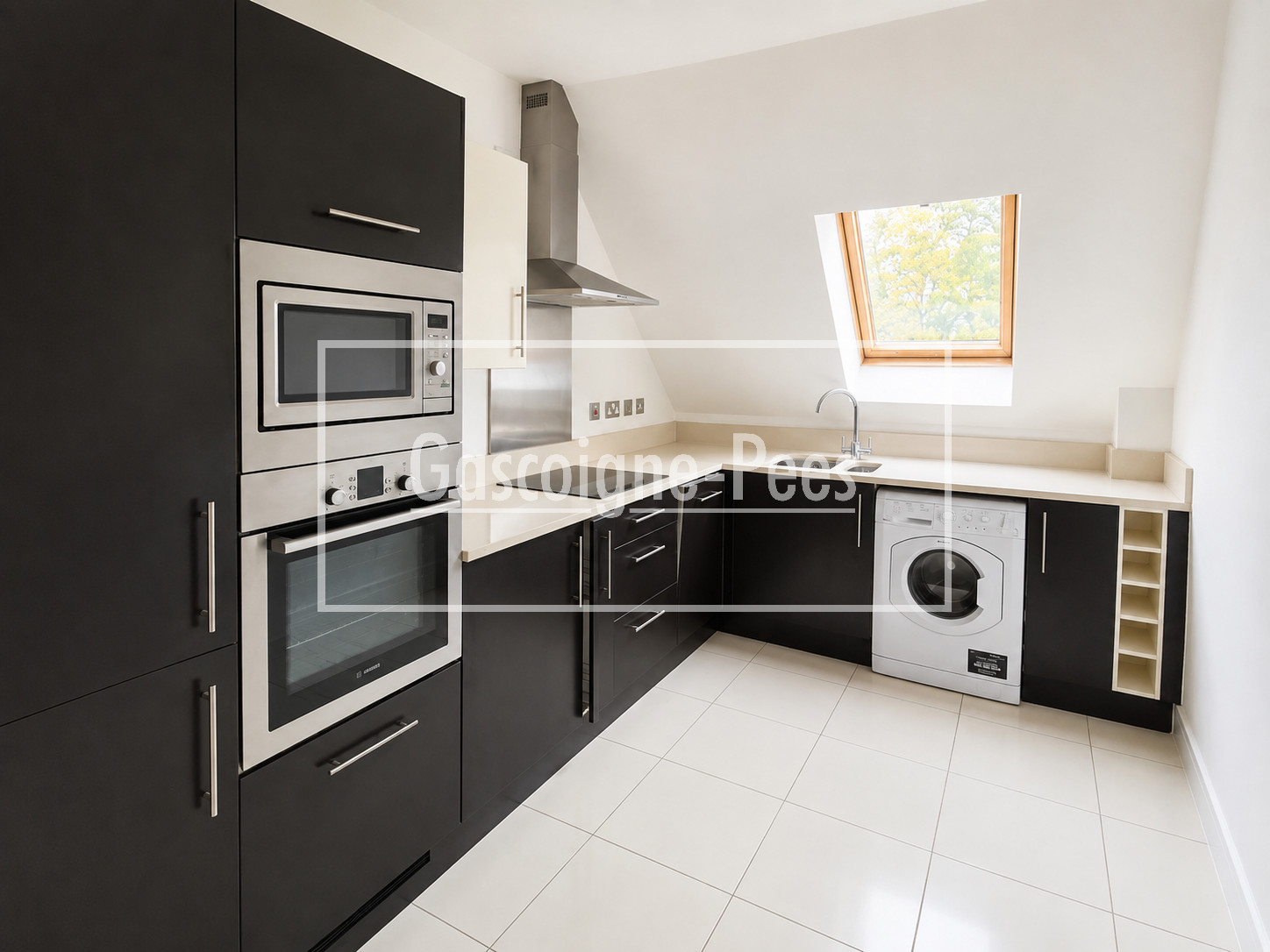 Flat Holmesdale Road in Reigate and Banstead