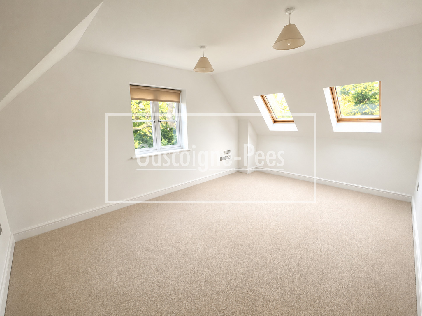 Flat Holmesdale Road in Reigate and Banstead