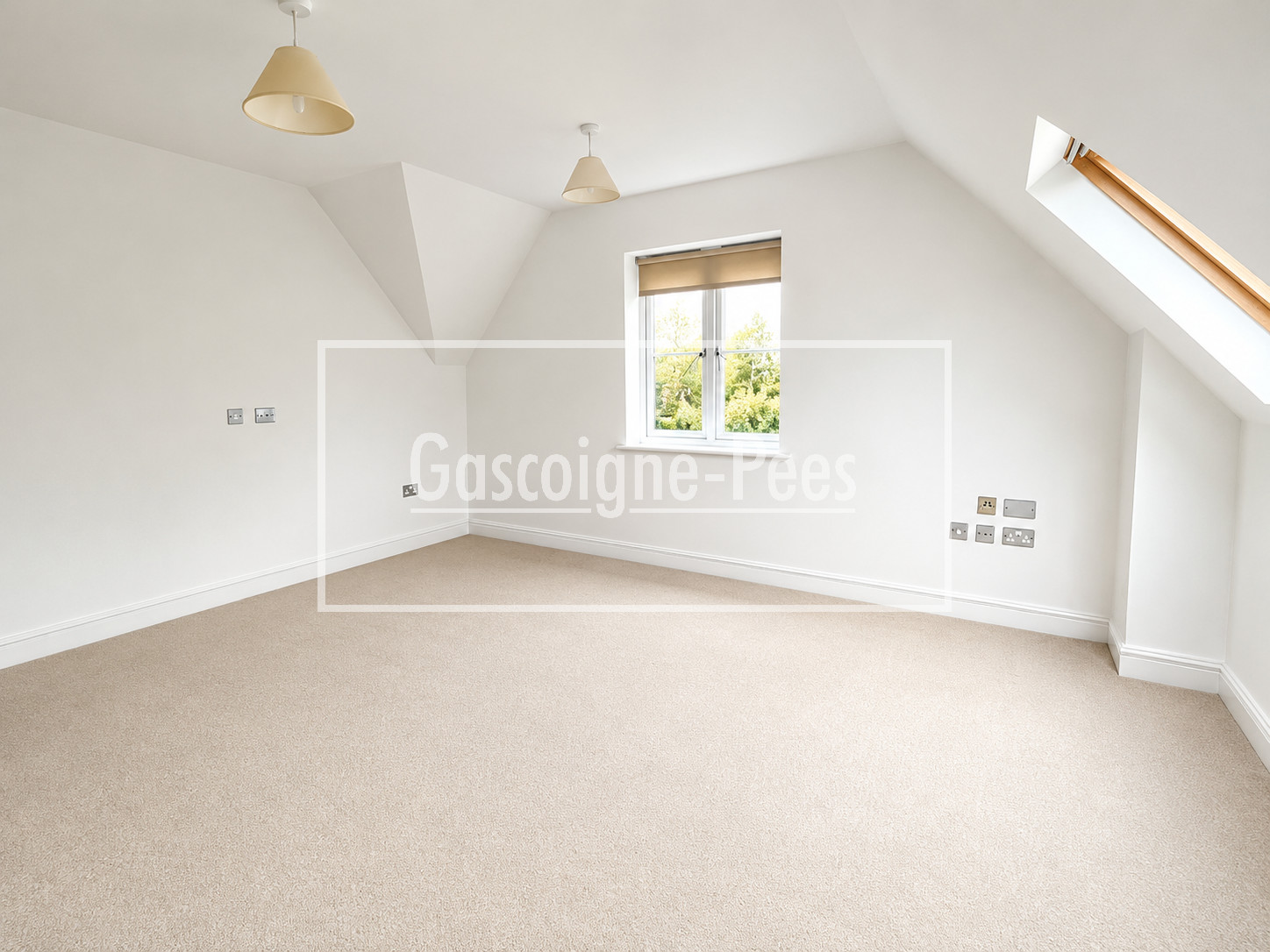Flat Holmesdale Road in Reigate and Banstead
