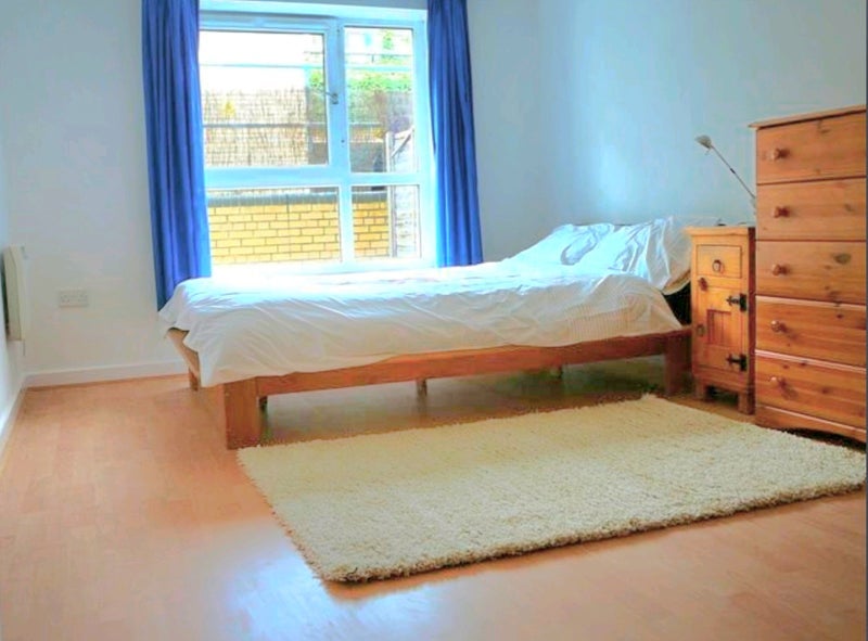 Room Westferry Road in Greater London