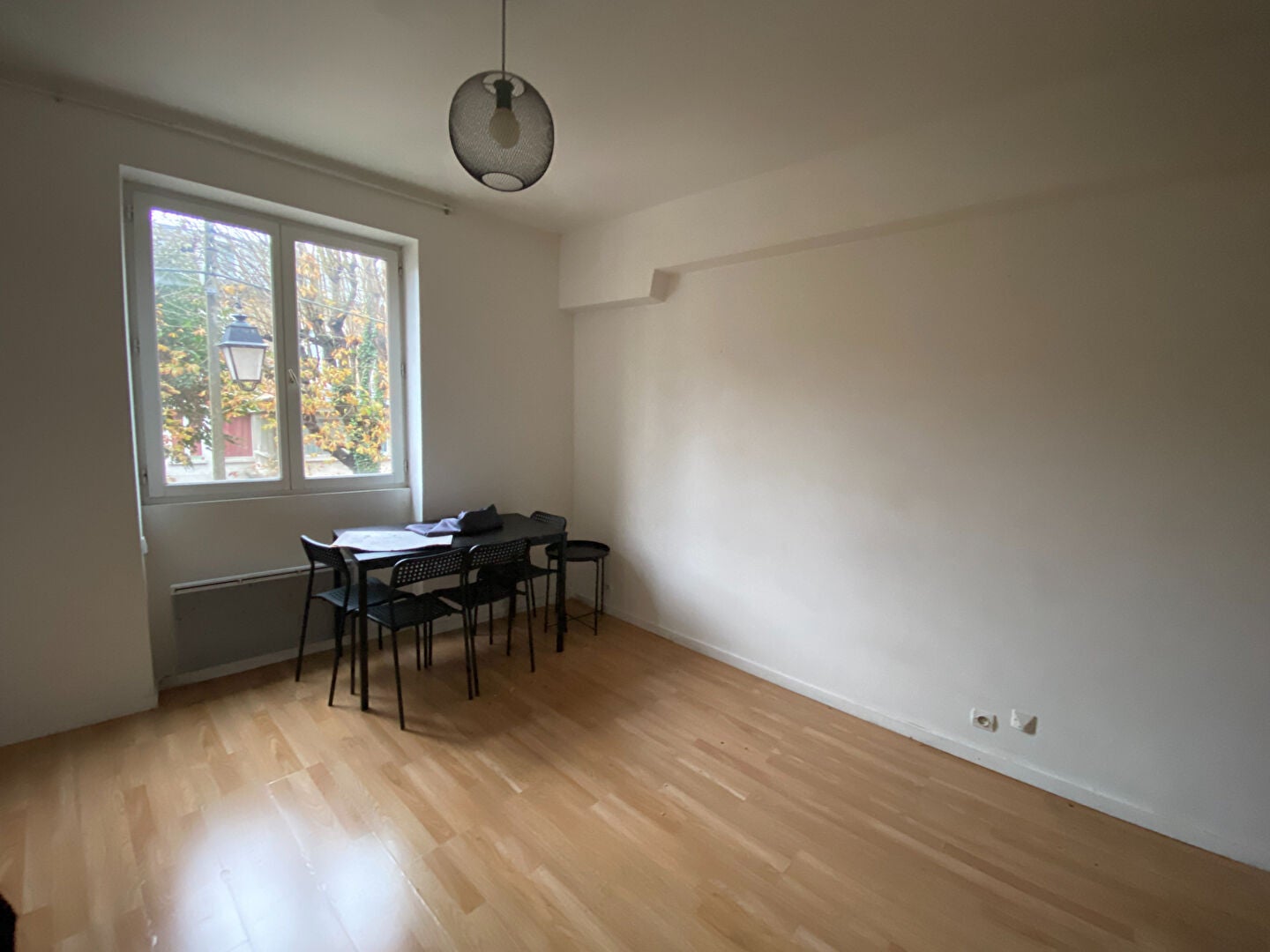 Flat Place Léon Cassé in Corbeil-Essonnes