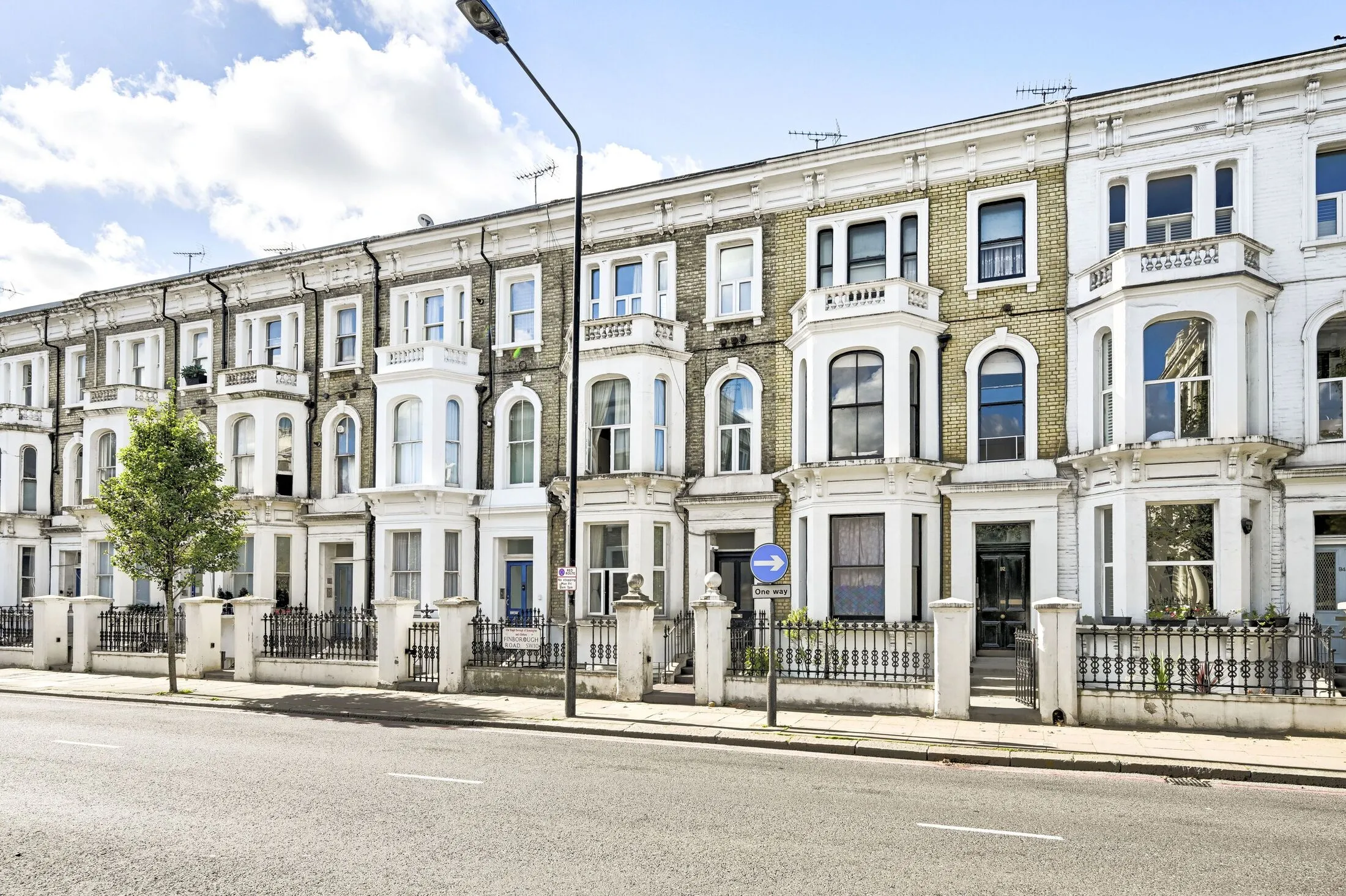 Flat Ifield Road in Greater London