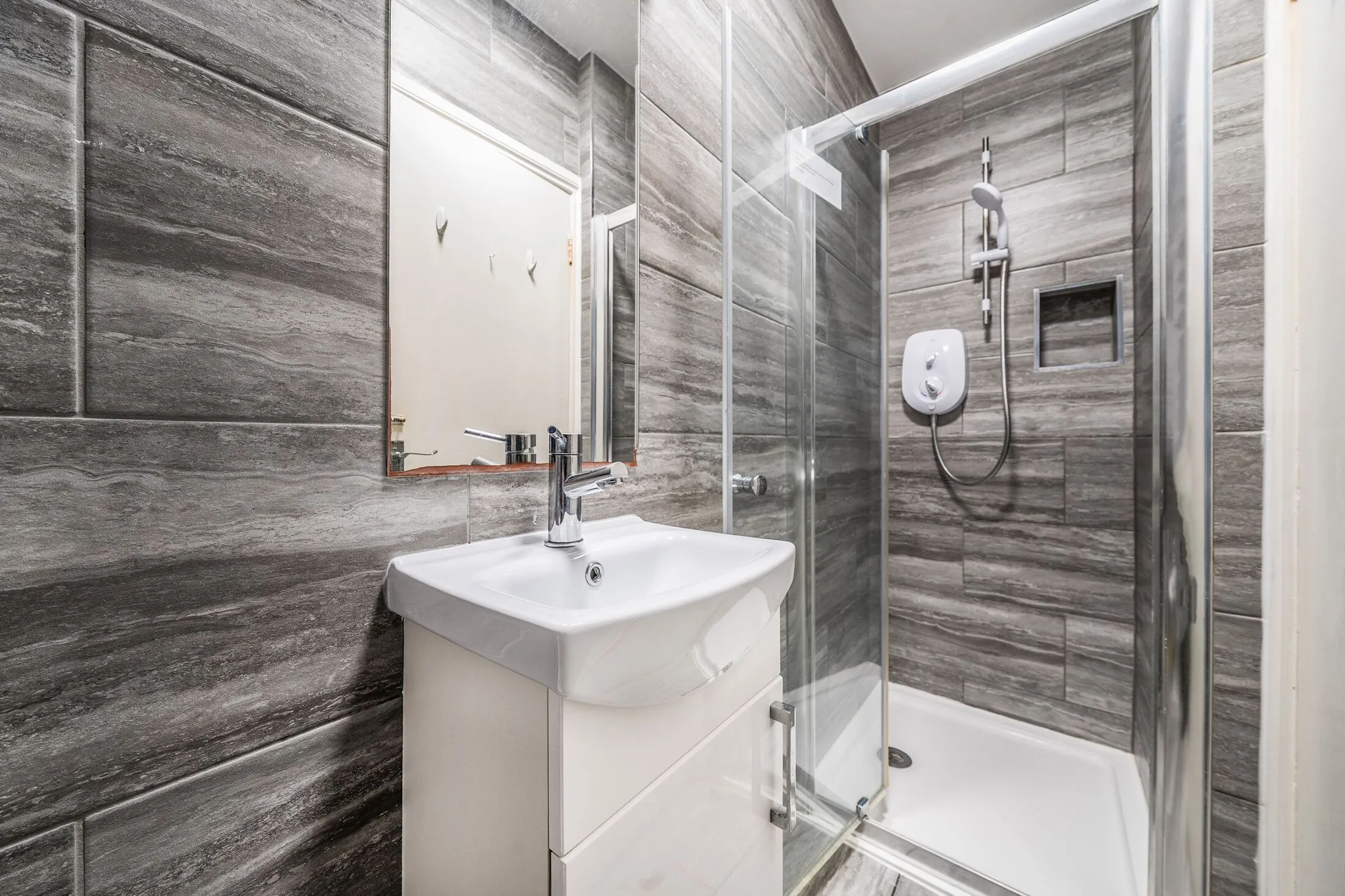 Flat Ifield Road in Greater London