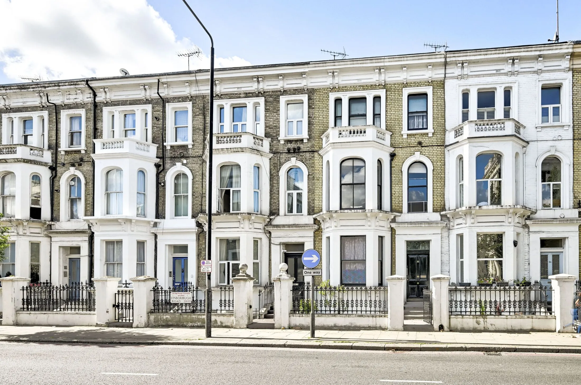 Flat Ifield Road in Greater London