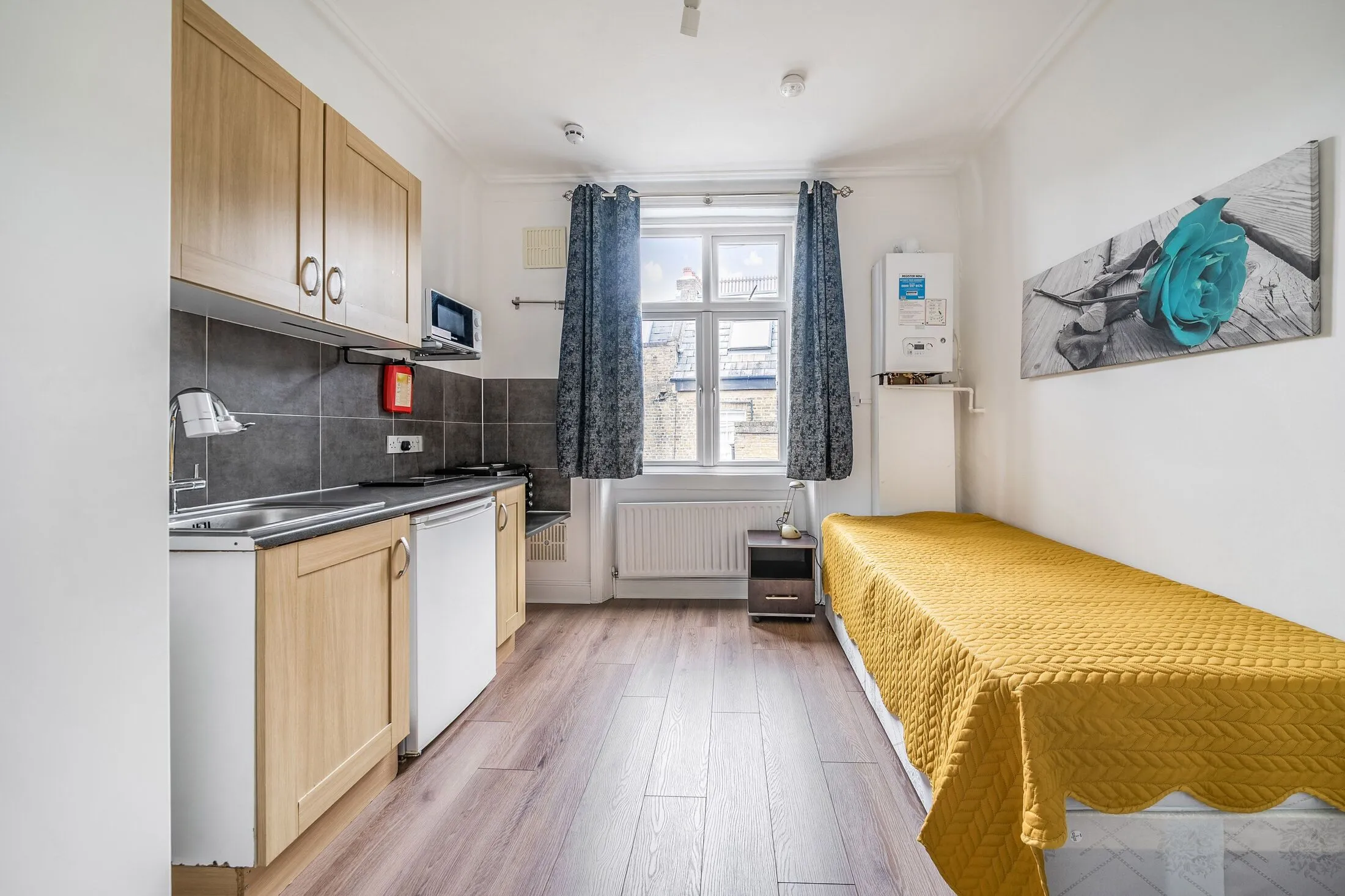 Flat Ifield Road in Greater London