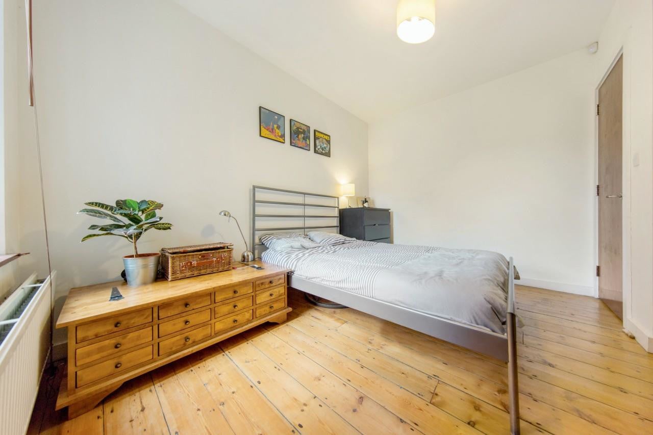 Flat Endymion Road in Greater London