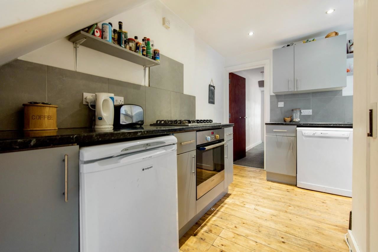 Flat Endymion Road in Greater London