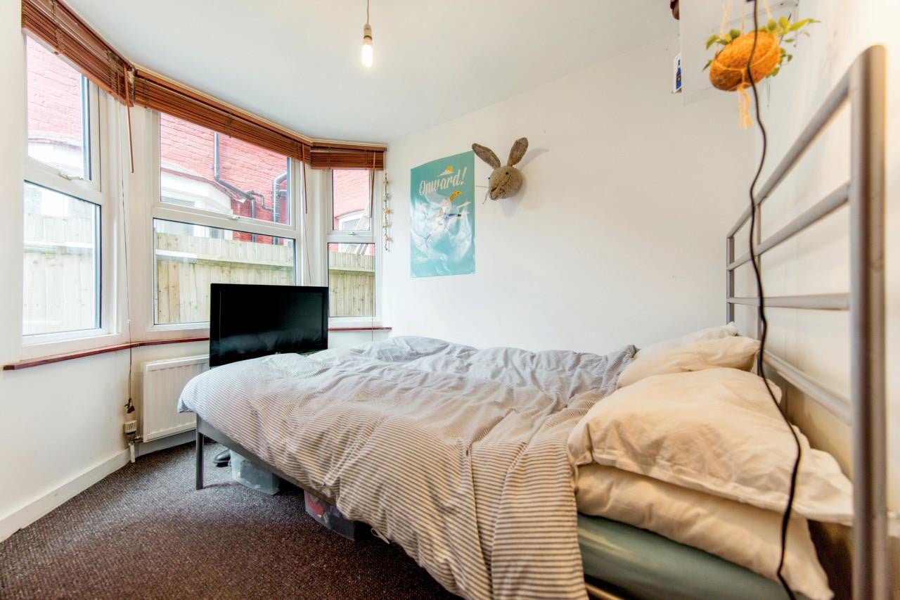 Flat Endymion Road in Greater London
