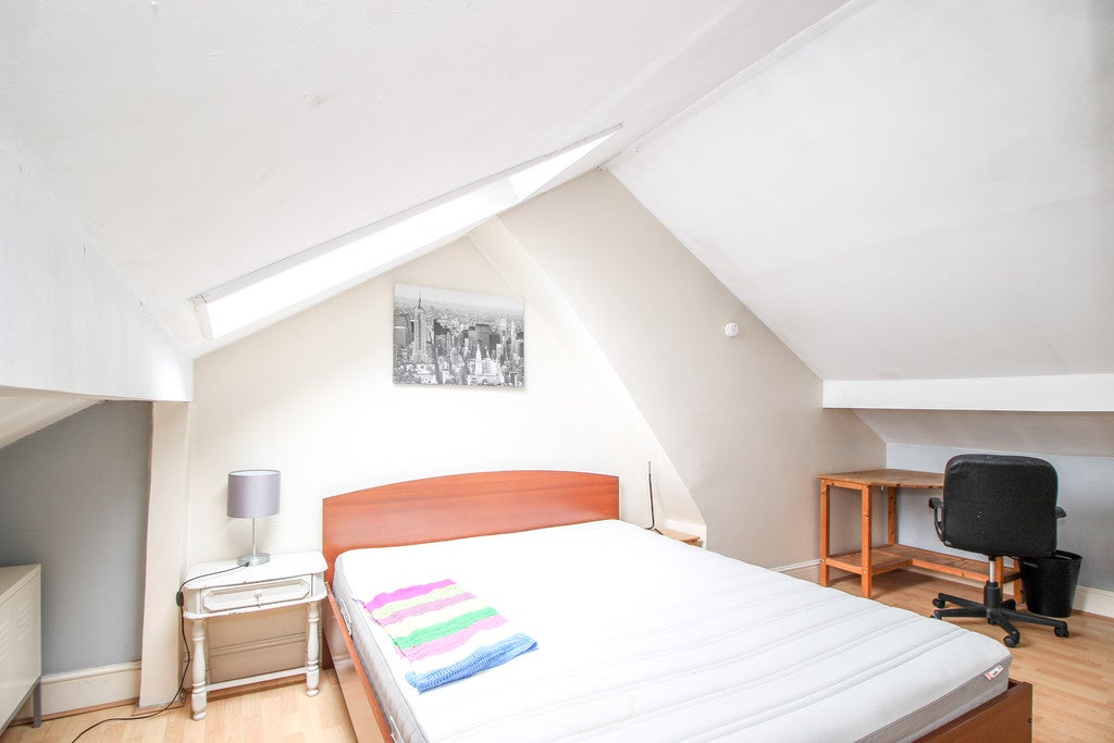 Flat Sandringham Road in Greater London