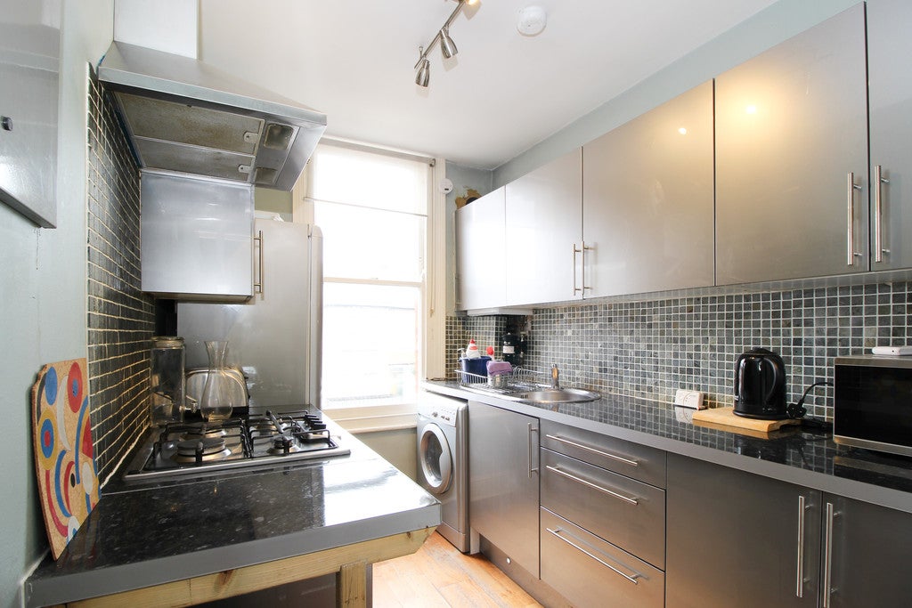Flat Sandringham Road in Greater London