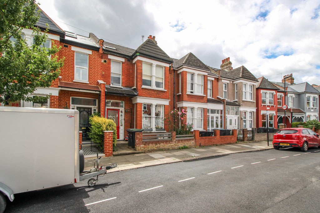 Flat Sandringham Road in Greater London