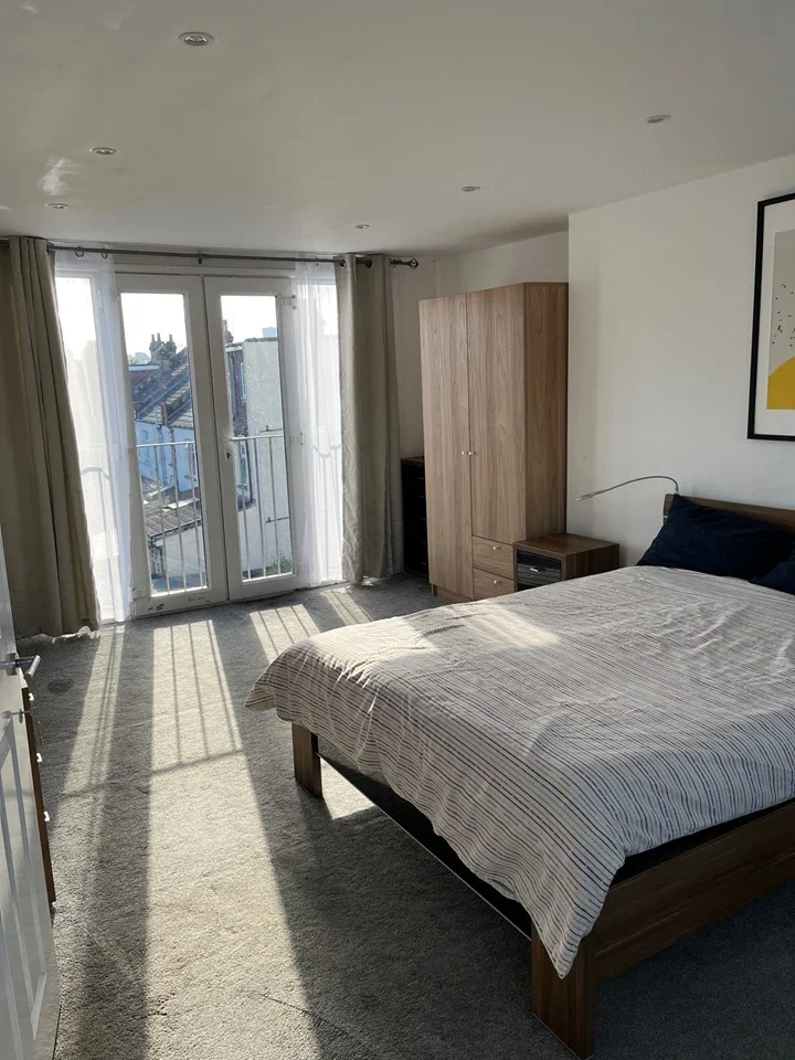 Room Wydehurst Road in Greater London