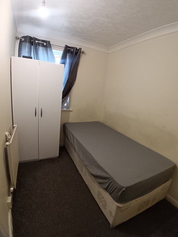 Room Redbourne Drive in Greater London