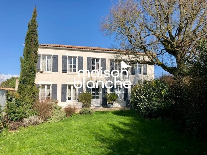 House Venelle des Écoliers in Le Gué-d'Alleré