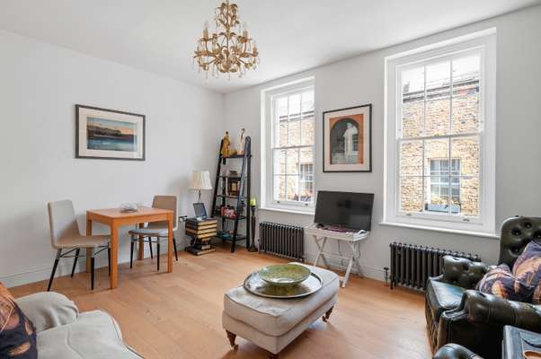 Flat Charlton Place in Greater London