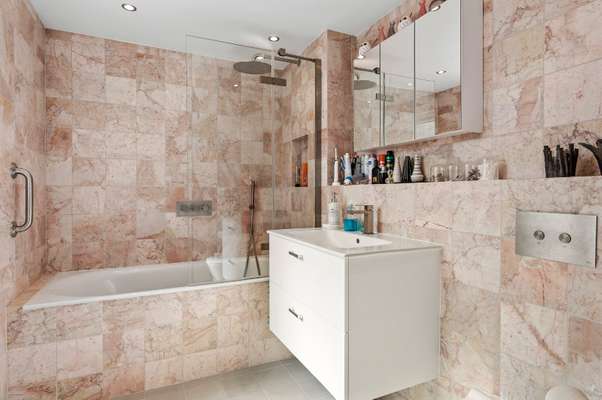 Flat Charlton Place in Greater London