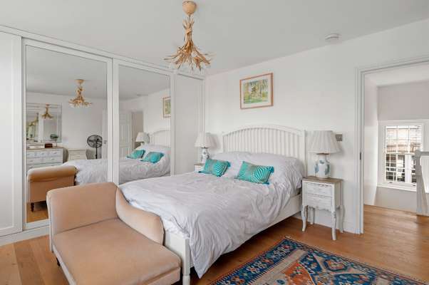 Flat Charlton Place in Greater London